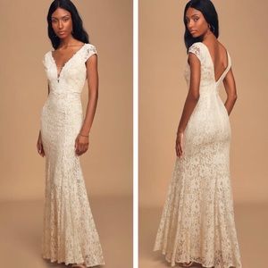 LuLu’s NWT ivory Lace wedding Gown